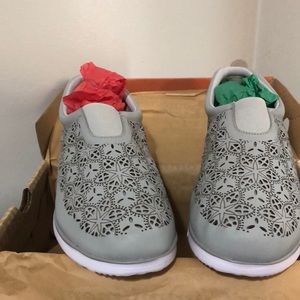 NWT Propet Hannah Slip On Sneaker Light Grey